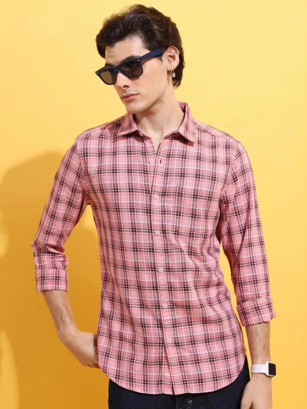  Highlander Men Peach Checked Slim Fit Casual Shirts