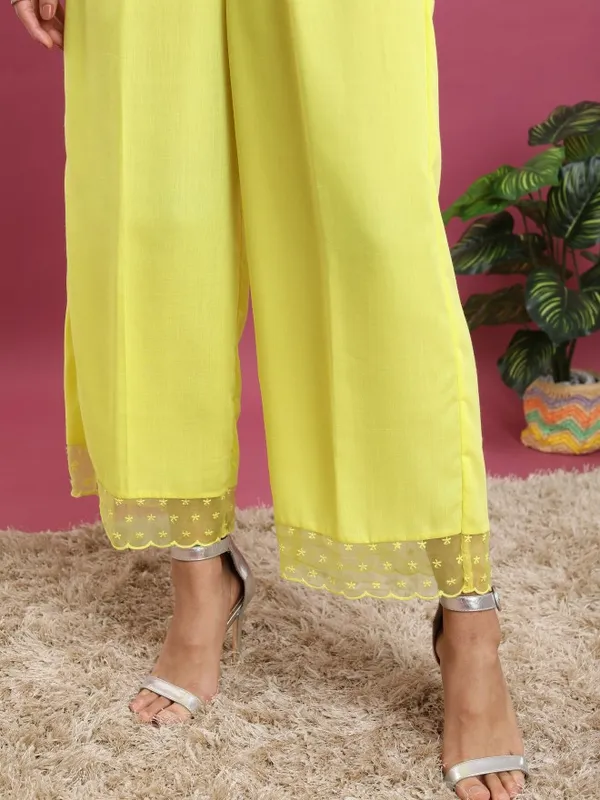  Vishudh  Women Green Solid Kurta Sets