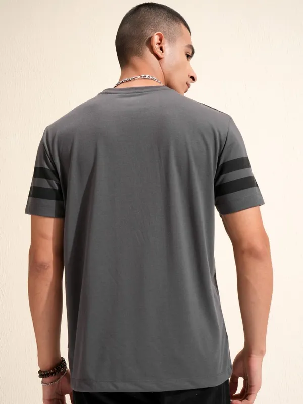 Highlander Men Charcoal Printed Round Neck Relaxed Fit T-Shirt