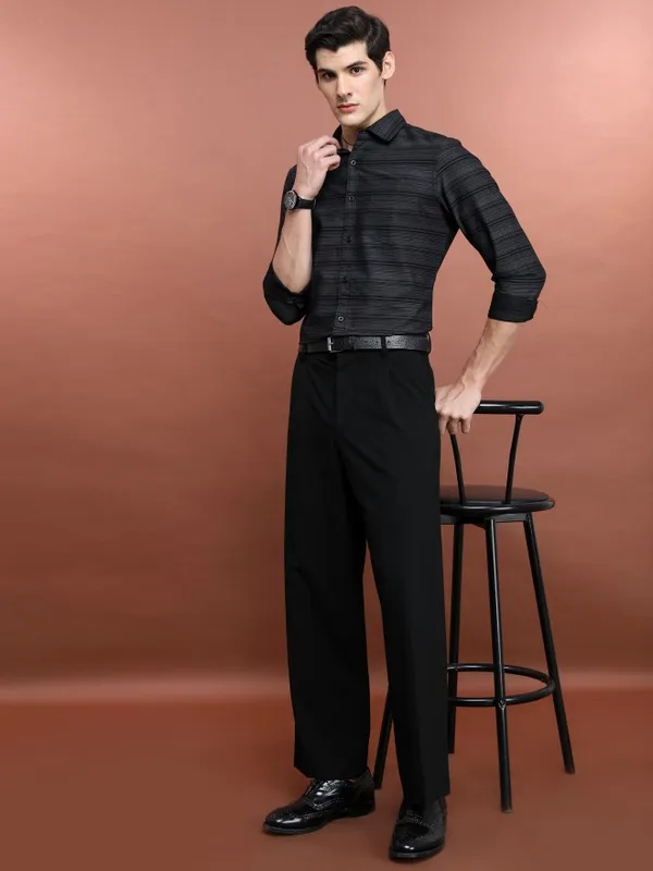  Highlander Men Black Striped Slim Fit Casual Shirts