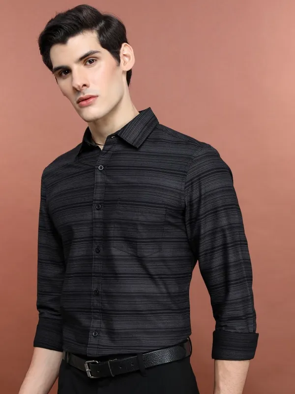  Highlander Men Black Striped Slim Fit Casual Shirts