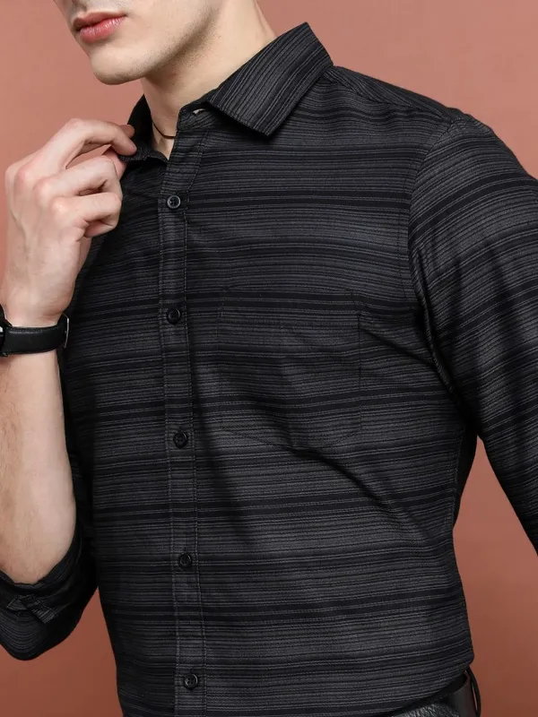 Highlander Men Black Striped Slim Fit Casual Shirts