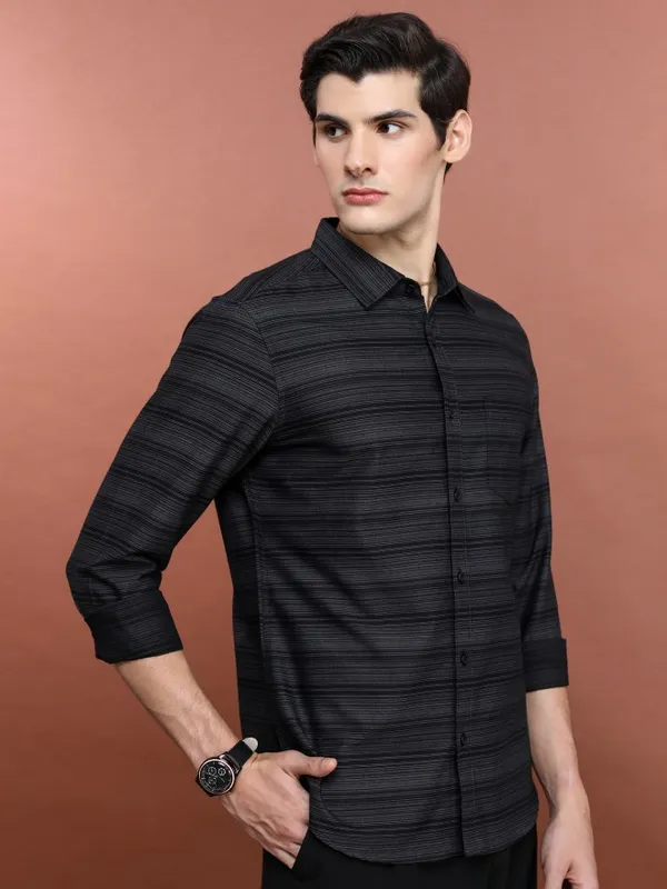  Highlander Men Black Striped Slim Fit Casual Shirts