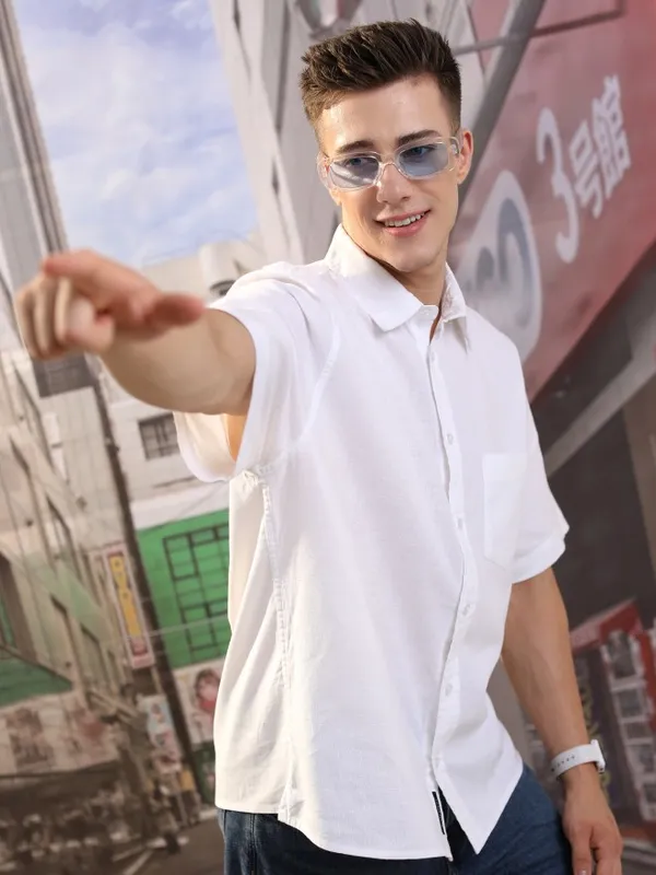  Highlander Men White Solid Oversized Fit Casual Shirts