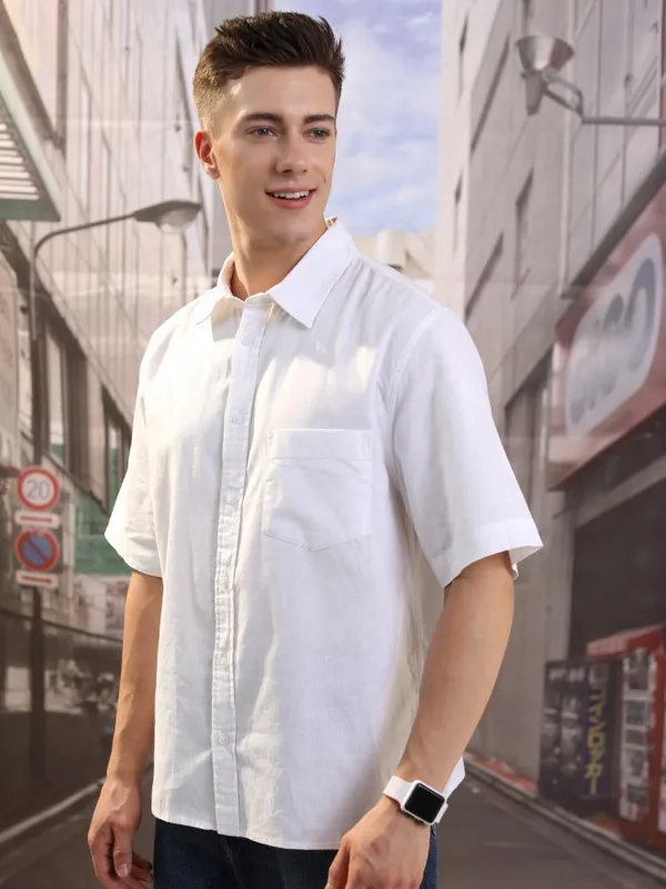  Highlander Men White Solid Oversized Fit Casual Shirts