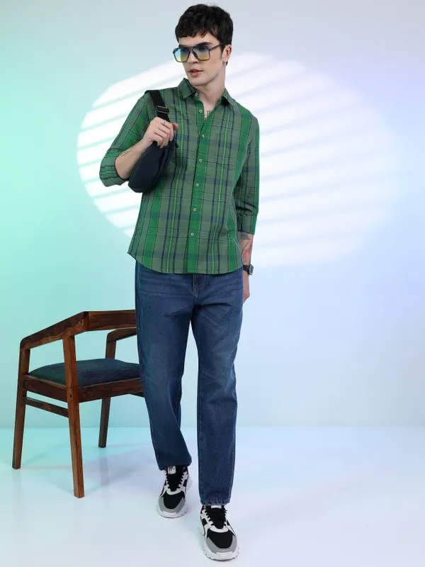  Highlander Men Green Checked Slim Fit Casual Shirts