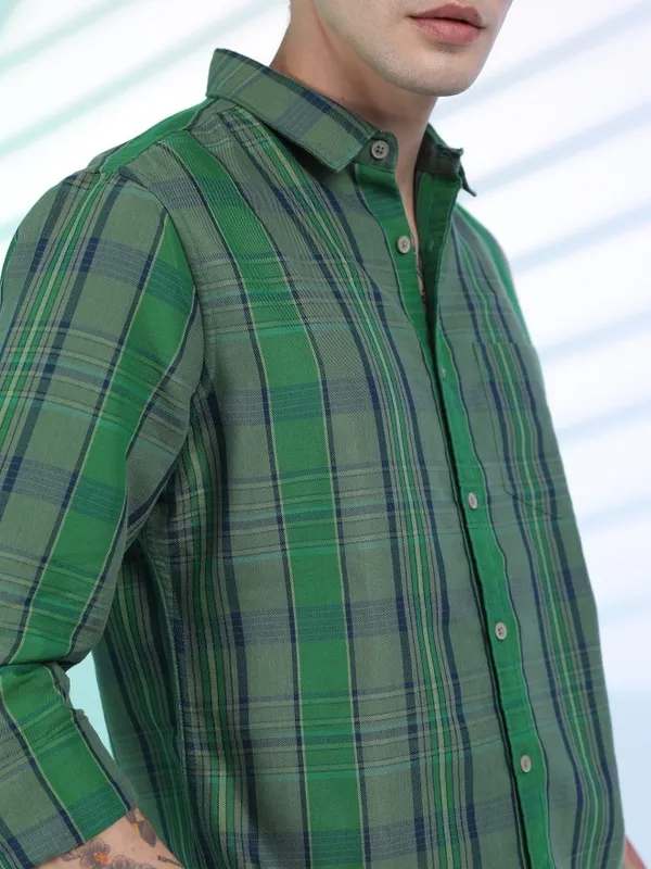  Highlander Men Green Checked Slim Fit Casual Shirts