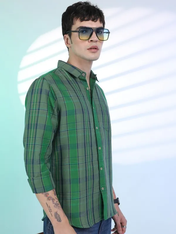  Highlander Men Green Checked Slim Fit Casual Shirts