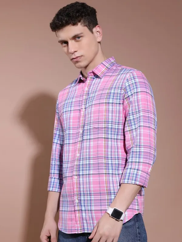  Highlander Men Pink Checked Slim Fit Casual Shirts