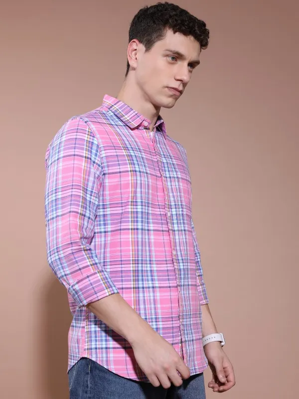 Highlander Men Pink Checked Slim Fit Casual Shirts