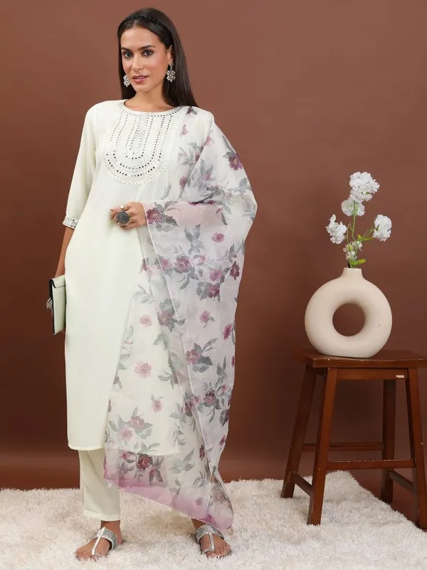 Women Kurta With Trousers & Dupatta