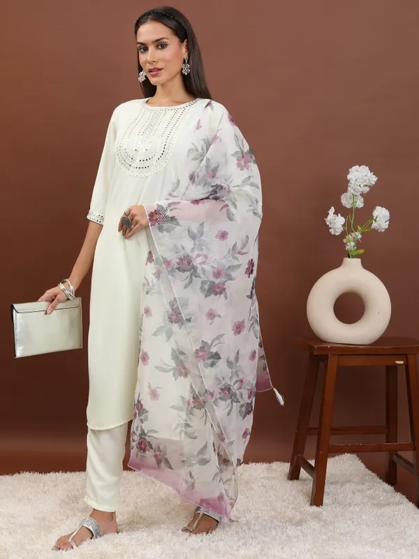 Women Kurta With Trousers & Dupatta