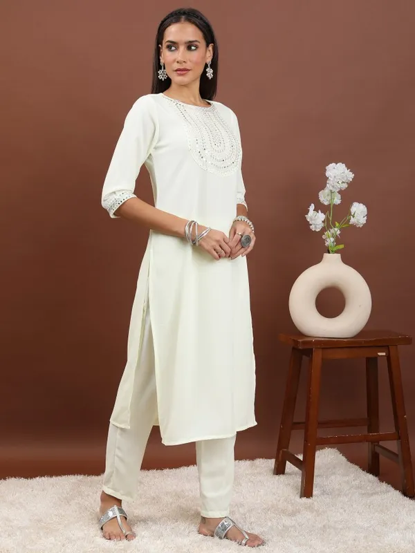 Women Kurta With Trousers & Dupatta