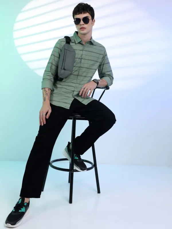  Highlander Men Green Striped Slim Fit Casual Shirts