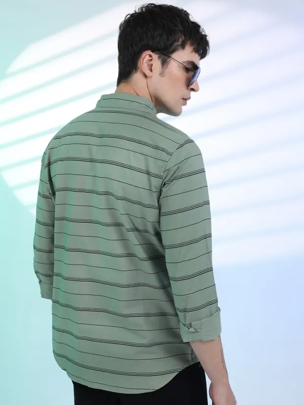  Highlander Men Green Striped Slim Fit Casual Shirts