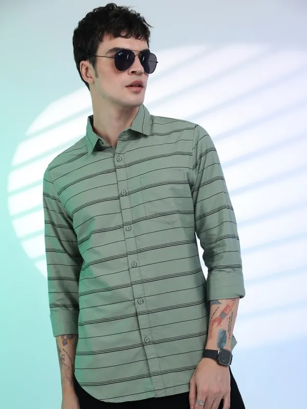  Highlander Men Green Striped Slim Fit Casual Shirts