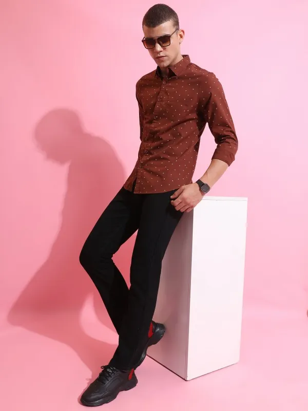  Highlander Men Brown Printed Slim Fit Casual Shirts