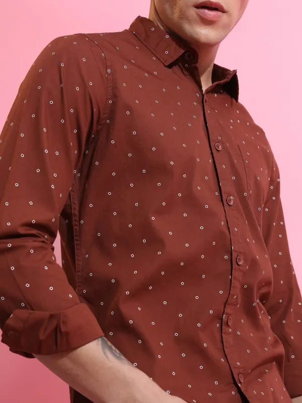  Highlander Men Brown Printed Slim Fit Casual Shirts