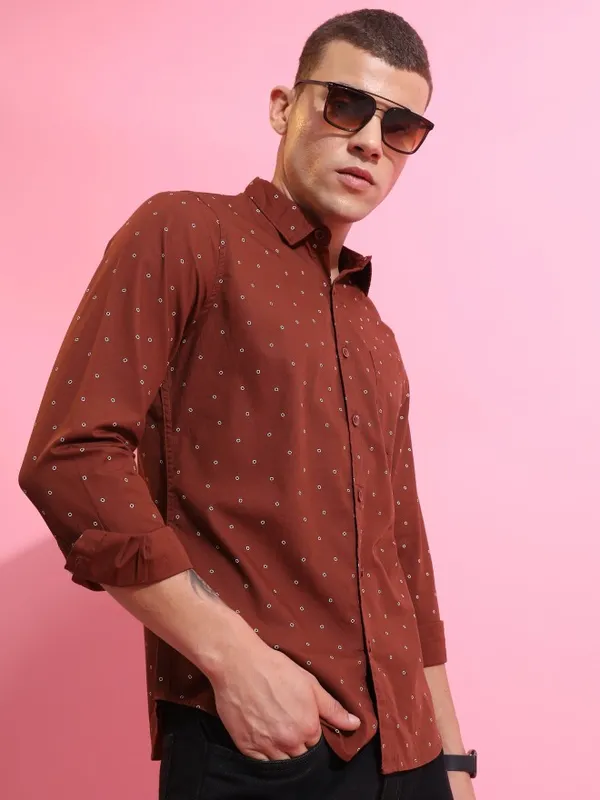  Highlander Men Brown Printed Slim Fit Casual Shirts