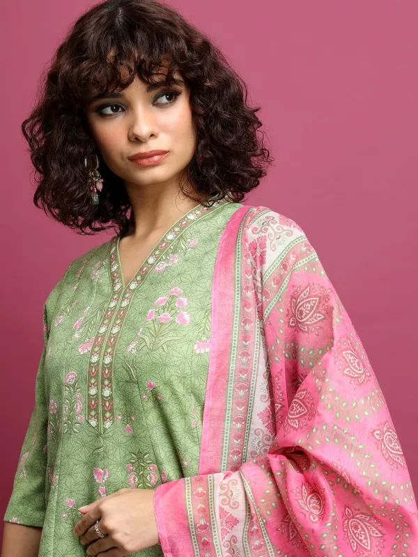  Ketch Women Green Printed Kurta Sets