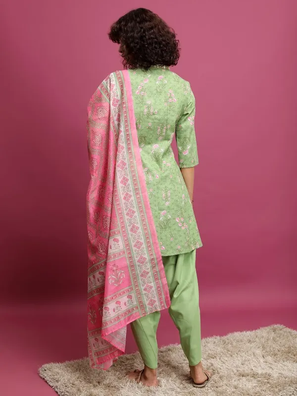  Ketch Women Green Printed Kurta Sets