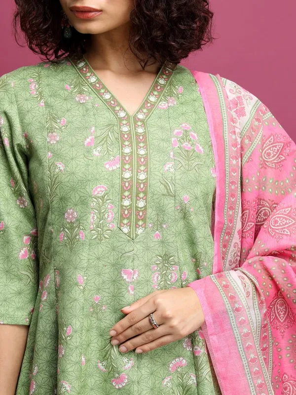  Ketch Women Green Printed Kurta Sets