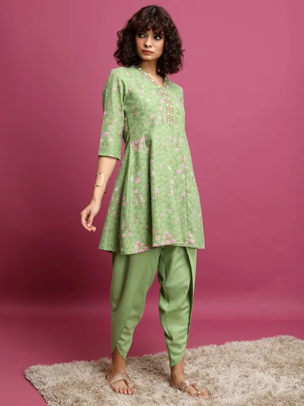  Ketch Women Green Printed Kurta Sets