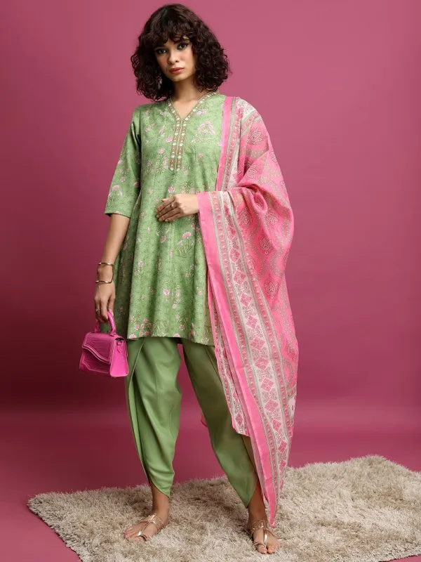  Ketch Women Green Printed Kurta Sets