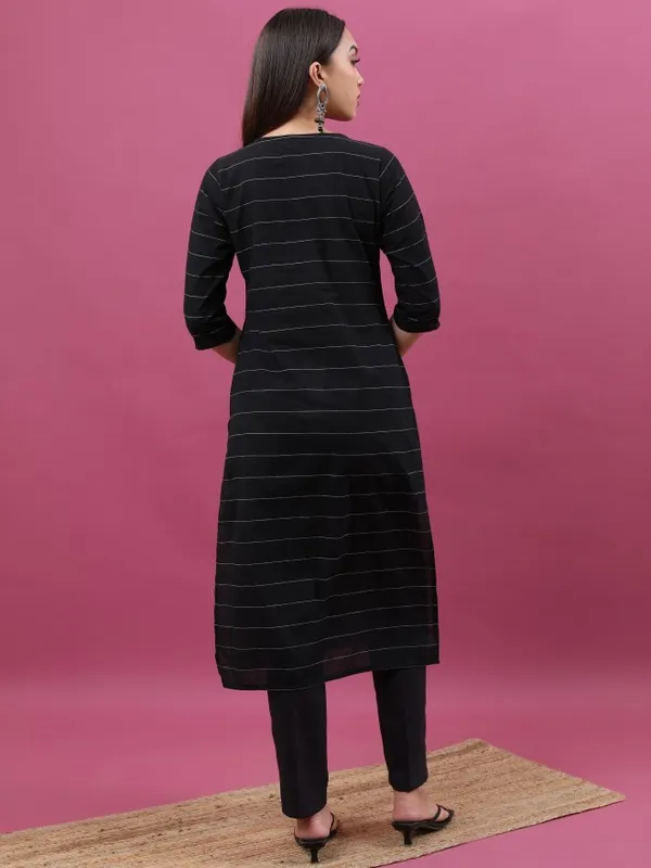  Vishudh Women Black Striped Straight Kurtas
