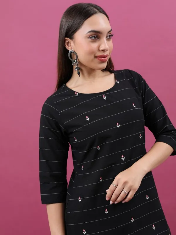 Vishudh Women Black Striped Straight Kurta