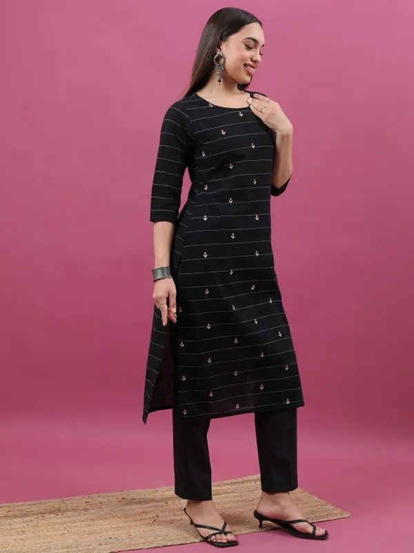 Vishudh Women Black Striped Straight Kurta