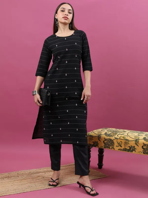 Vishudh Women Black Striped Straight Kurta