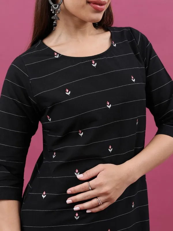 Vishudh Women Black Striped Straight Kurta