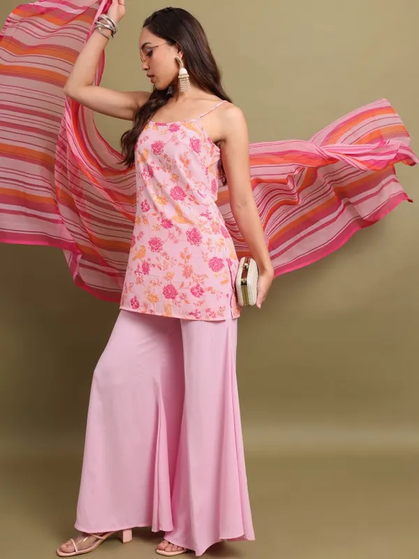 Women Kurta With Palazzos & Dupatta