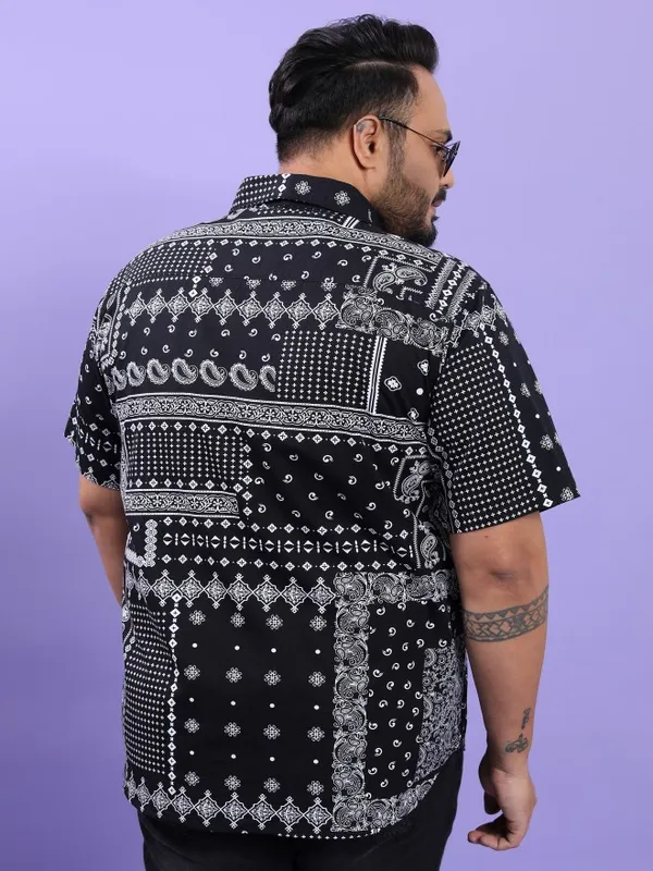  Xtra Ordinary By Highlander Men Black Printed Regular Fit Casual Shirts