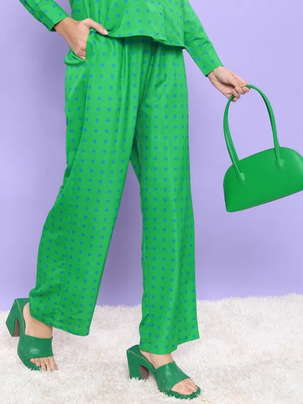  Tokyo Talkies Women Green Printed Regular Fit Casual Trousers