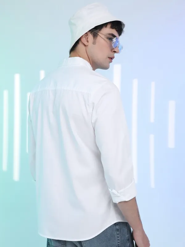 Highlander Men White Solid Slim Fit Casual Shirts