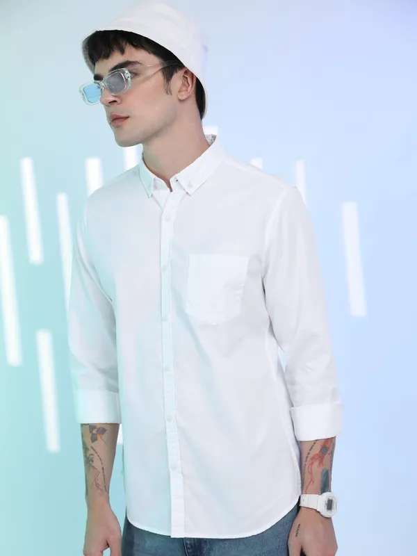  Highlander Men White Solid Slim Fit Casual Shirts