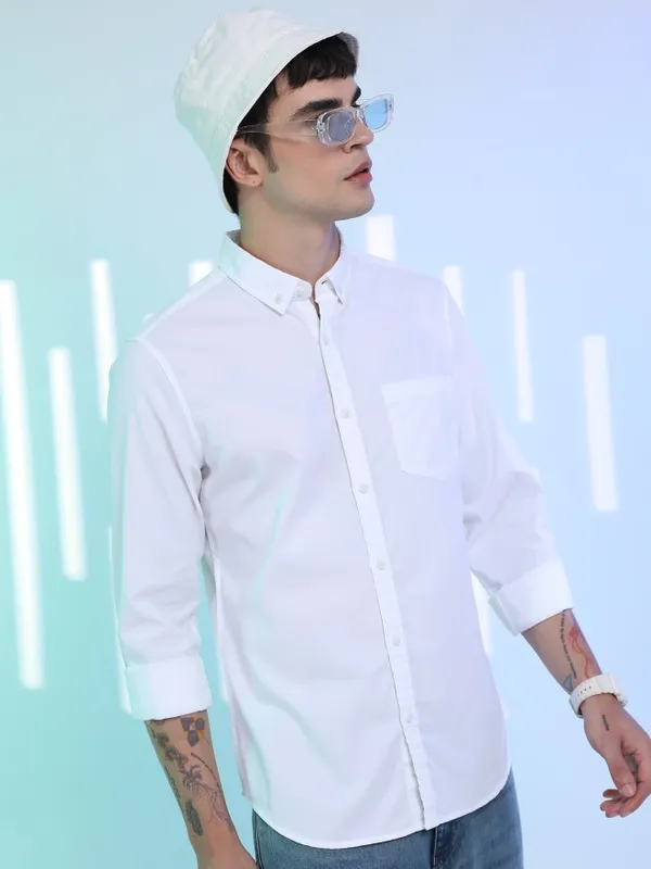  Highlander Men White Solid Slim Fit Casual Shirts