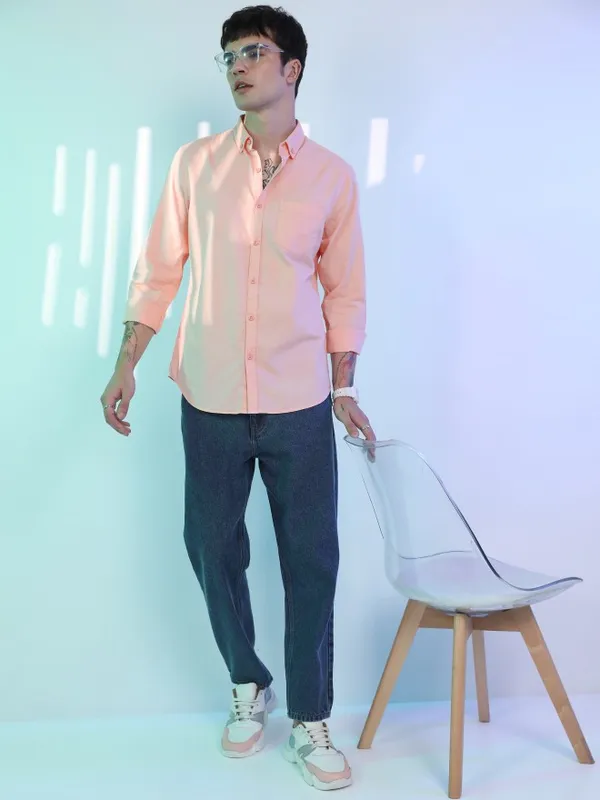  Highlander Men Pink Solid Slim Fit Casual Shirts