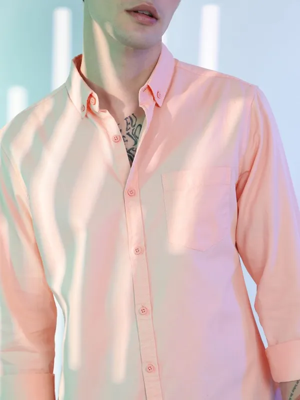  Highlander Men Pink Solid Slim Fit Casual Shirts
