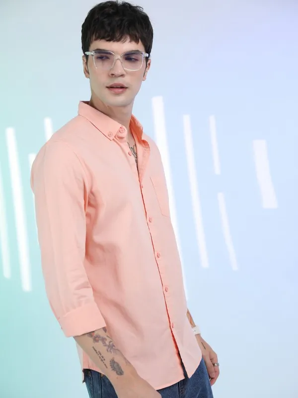  Highlander Men Pink Solid Slim Fit Casual Shirts
