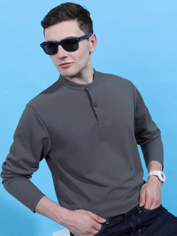  Highlander Men Grey Solid Mandarin Collar T-Shirts