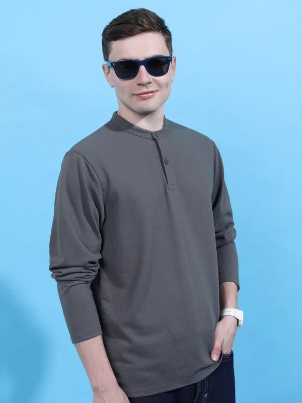  Highlander Men Grey Solid Mandarin Collar T-Shirts