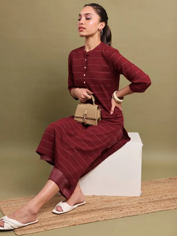  Vishudh Women Maroon Striped Straight Kurtas