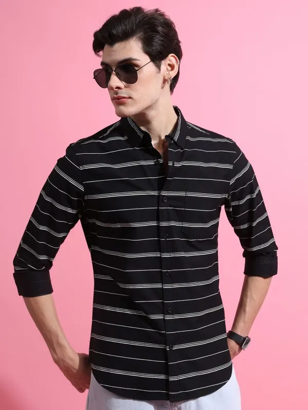 Highlander Men Black Striped Slim Fit Casual Shirts