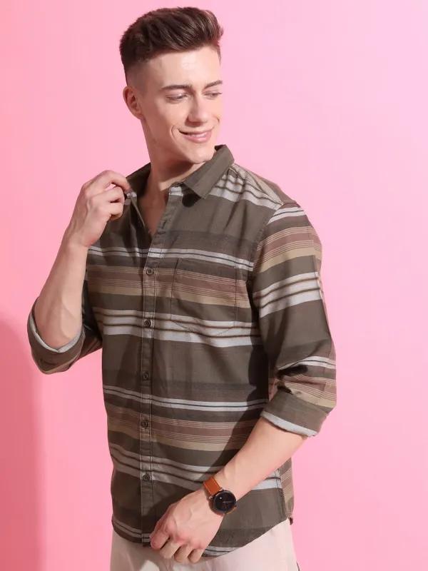 Men Slim Fit Casual Shirt