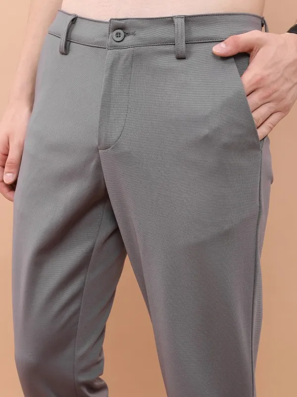 Highlander Men Grey Slim Fit Solid Casual Trousers
