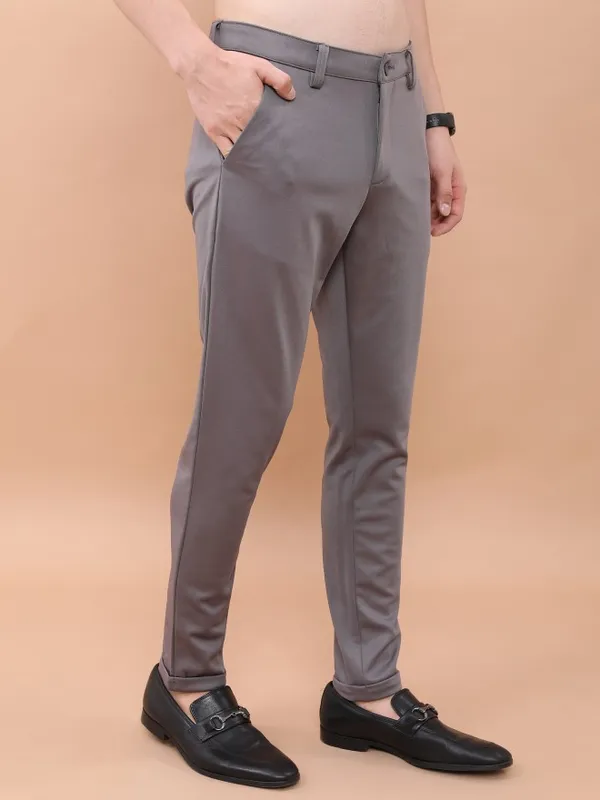 Highlander Men Grey Slim Fit Solid Casual Trousers
