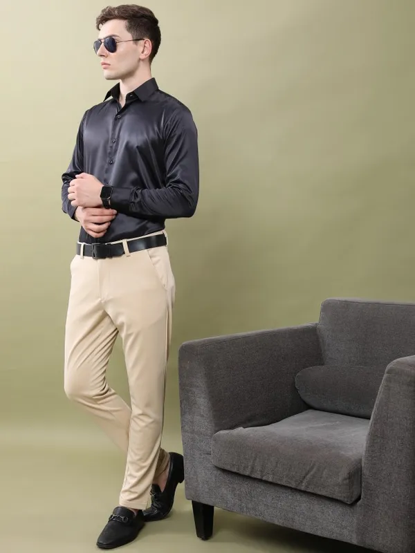  Highlander Men Beige Slim Fit Solid Casual Trousers